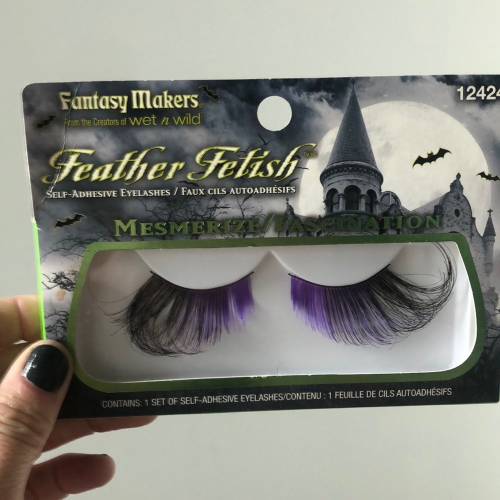 False eyelashes